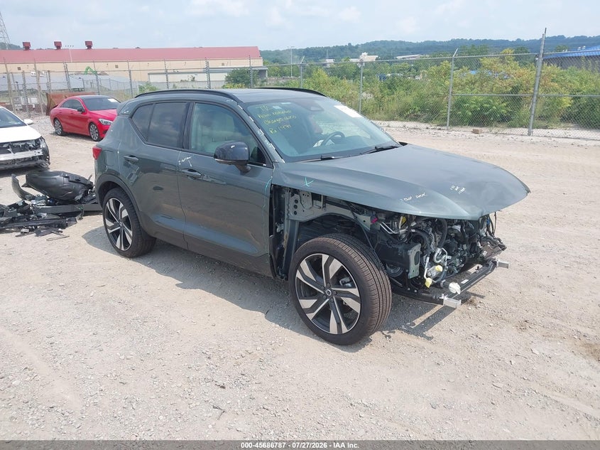 2026 Volvo Xc40 VIN YV4L12UC4T2772243 IAAI salvage auction — LEFT FRONT, Salvage (Pennsylvania), sold $8,000 on 2026-08-02 (photo 1)