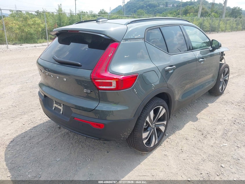 2026 Volvo Xc40 VIN YV4L12UC4T2772243 IAAI salvage auction — LEFT FRONT, Salvage (Pennsylvania), sold $8,000 on 2026-08-02 (photo 4)