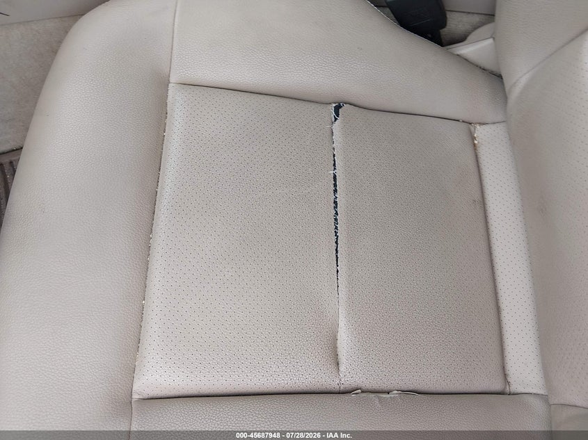 2010 Mercedes-benz E-class VIN WDDHF8HB7AA056850 IAAI salvage auction — NORMAL WEAR, Clear (Delaware), sold $725 on 2026-08-03 (photo 6)