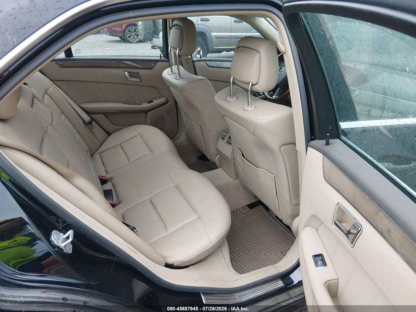 2010 Mercedes-benz E-class VIN WDDHF8HB7AA056850 IAAI salvage auction — NORMAL WEAR, Clear (Delaware), sold $725 on 2026-08-03 (photo 8)