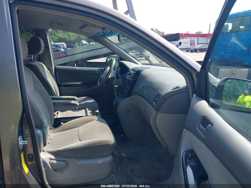 2004 Toyota Sienna VIN 5TDZA23C44S092111 IAAI salvage auction — NORMAL WEAR, Clear (Maryland), sold $400 on 2026-07-30 (photo 5)