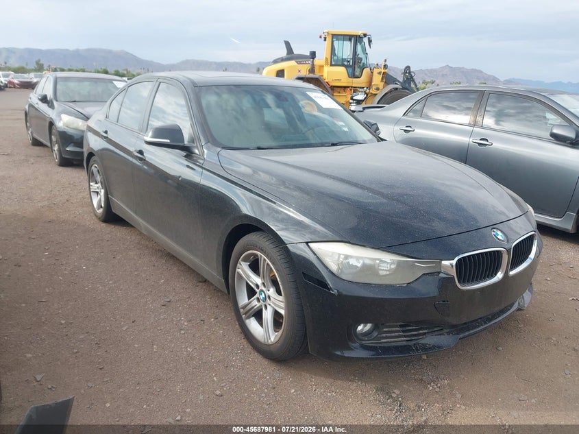 2013 BMW 3 series VIN WBA3A5G54DNP26068 IAAI salvage auction — NORMAL WEAR, Clear-Dealer Only (Arizona), sold $25 on 2026-07-28 (photo 1)