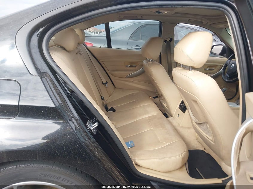 2013 BMW 3 series VIN WBA3A5G54DNP26068 IAAI salvage auction — NORMAL WEAR, Clear-Dealer Only (Arizona), sold $25 on 2026-07-28 (photo 8)