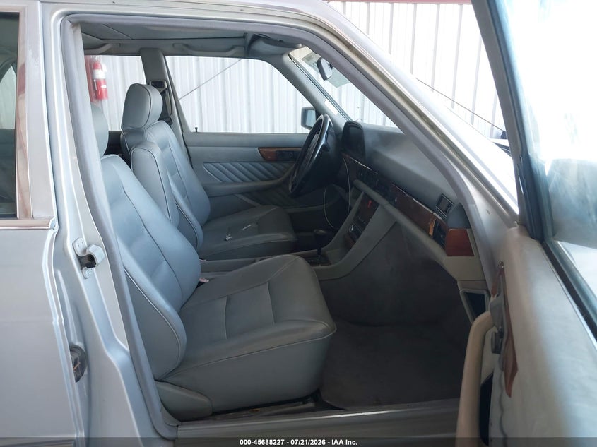 1991 Mercedes-benz 300 VIN WDBCA24D5MA574319 IAAI salvage auction — NORMAL WEAR, Clear - Dealer Only (California), sold $25 on 2026-07-28 (photo 5)