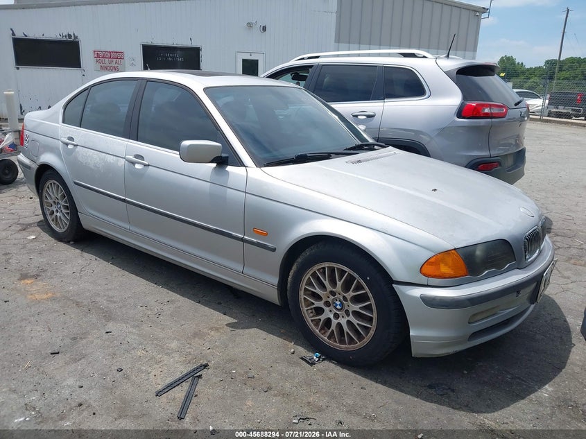 2000 BMW 3 series VIN WBAAM5332YFR15191 IAAI salvage auction — NORMAL WEAR, Clear (North Carolina), sold $300 on 2026-07-30 (photo 1)