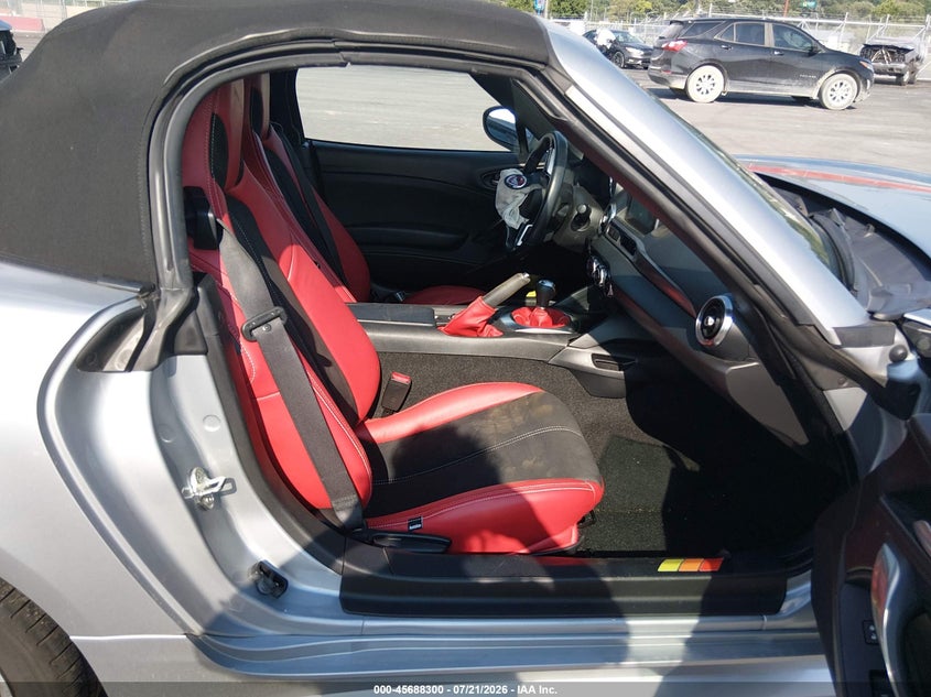 2019 Fiat 124 spider VIN JC1NFAEK4K0141903 IAAI salvage auction — LEFT FRONT, Salvage (Illinois), sold $2,200 on 2026-09-12 (photo 5)