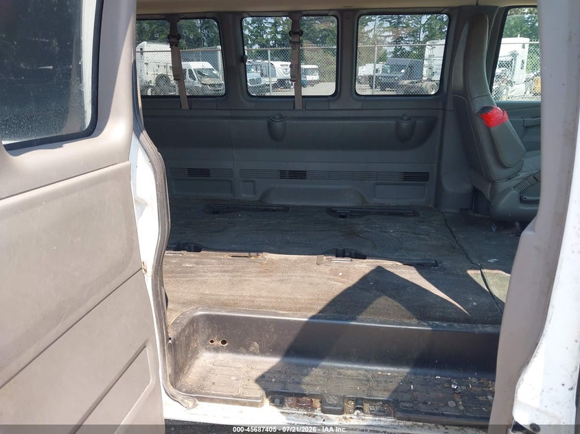 2018 Chevrolet Express 3500 VIN 1GAZGPFG1J1291421 IAAI salvage auction — NORMAL WEAR, Clear (Florida), sold $11,300 on 2026-09-02 (photo 8)