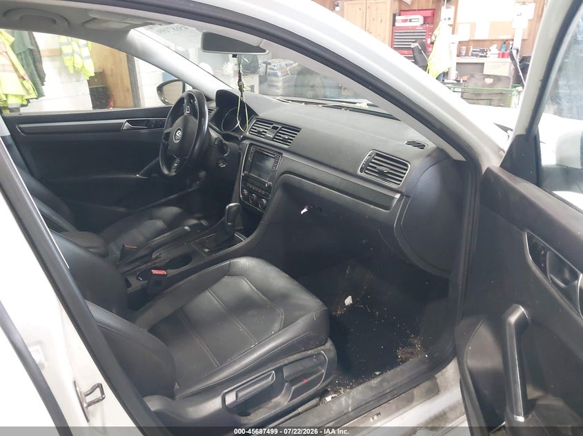 2018 Volkswagen Passat VIN 1VWAA7A3XJC004086 IAAI salvage auction — LEFT FRONT, Salvage Title, sold $750 on 2026-08-26 (photo 5)