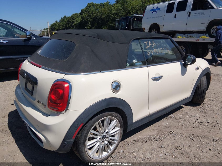2016 Mini Convertible VIN WMWWG9C52G3A92139 IAAI salvage auction — WATER/FLOOD, Clear (Massachusetts), sold $950 on 2026-08-18 (photo 4)