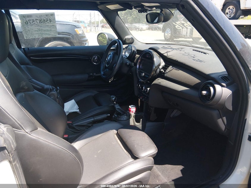 2016 Mini Convertible VIN WMWWG9C52G3A92139 IAAI salvage auction — WATER/FLOOD, Clear (Massachusetts), sold $950 on 2026-08-18 (photo 5)