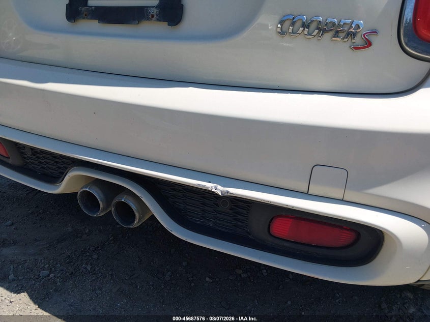 2016 Mini Convertible VIN WMWWG9C52G3A92139 IAAI salvage auction — WATER/FLOOD, Clear (Massachusetts), sold $950 on 2026-08-18 (photo 6)