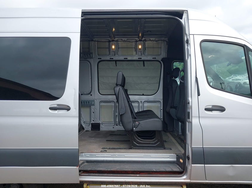 2020 Mercedes-benz Sprinter VIN W1W8EB6Y6LT031516 IAAI salvage auction — RIGHT SIDE, Wait Title, sold $21,975 on 2026-08-25 (photo 8)