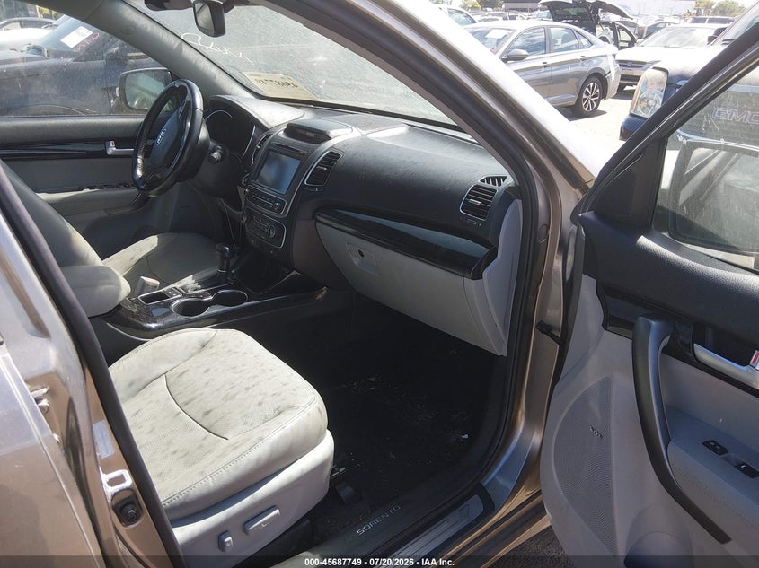 2014 Kia Sorento VIN 5XYKW4A70EG495344 IAAI salvage auction — NORMAL WEAR, Clear - Dealer Only (California), sold $25 on 2026-07-29 (photo 5)