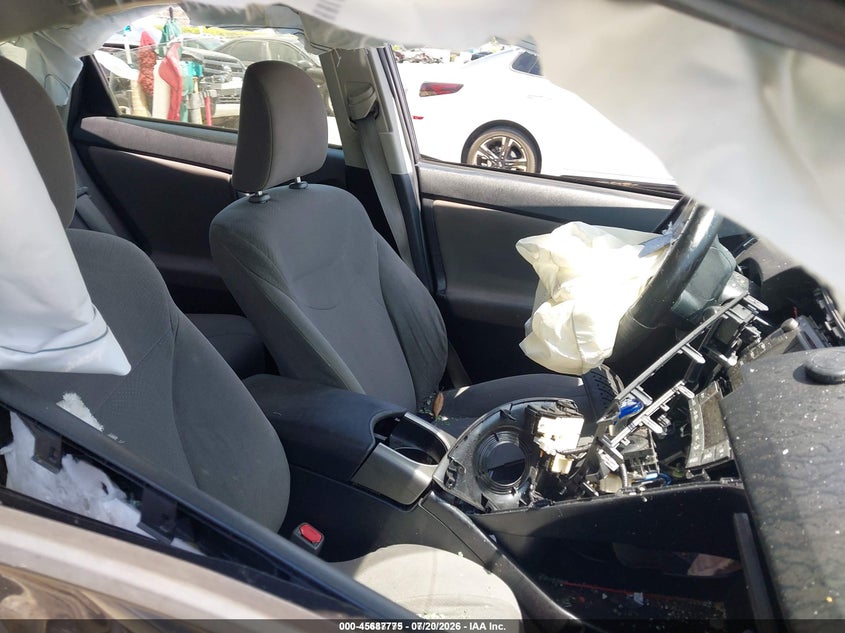 2014 Toyota Prius VIN JTDKN3DU7E1770593 IAAI salvage auction — RIGHT SIDE, Non-Repairable (California), sold $25 on 2026-07-28 (photo 5)