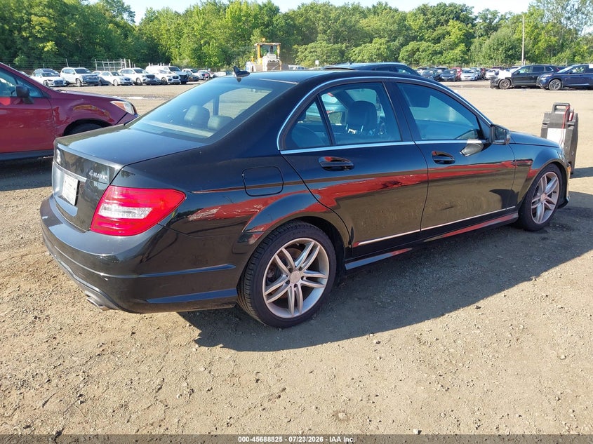 2013 Mercedes-benz C-klasse VIN WDDGF8AB0DR284393 IAAI salvage auction — WATER/FLOOD, Salvage Title, sold $1,200 on 2026-08-13 (photo 4)