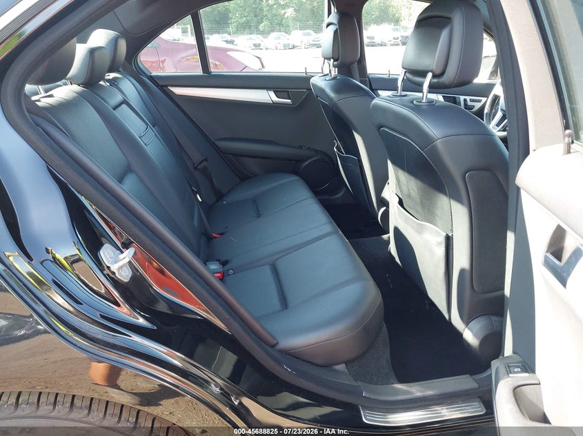 2013 Mercedes-benz C-klasse VIN WDDGF8AB0DR284393 IAAI salvage auction — WATER/FLOOD, Salvage Title, sold $1,200 on 2026-08-13 (photo 8)