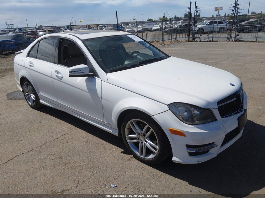 2014 Mercedes-benz C class VIN WDDGF4HB2ER312016 IAAI salvage auction — NORMAL WEAR, Clear (Tennessee), sold $900 on 2026-08-05 (photo 1)