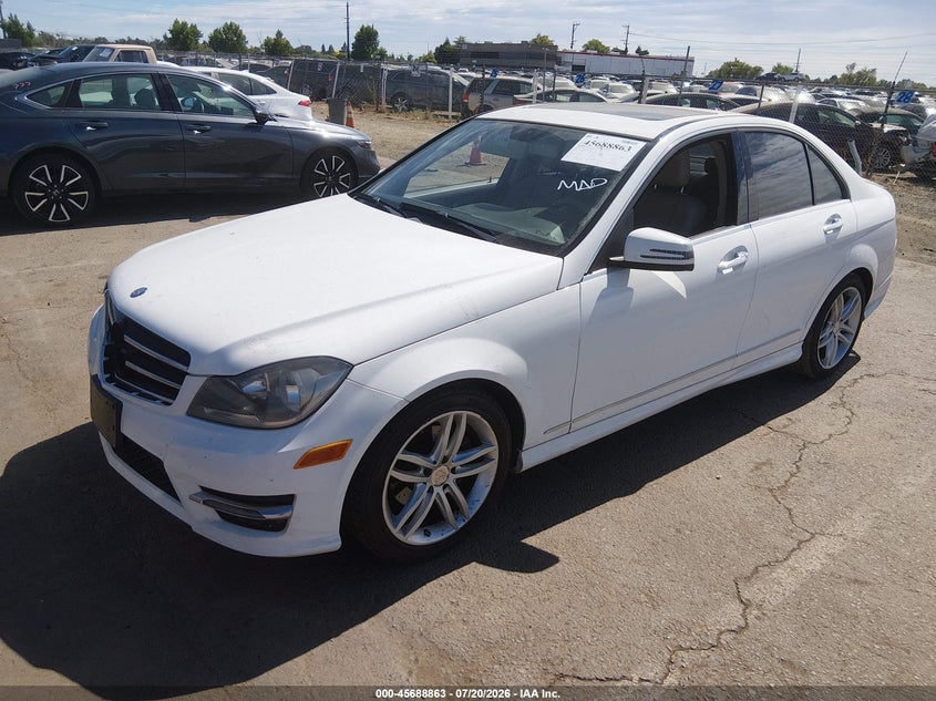 2014 Mercedes-benz C class VIN WDDGF4HB2ER312016 IAAI salvage auction — NORMAL WEAR, Clear (Tennessee), sold $900 on 2026-08-05 (photo 2)