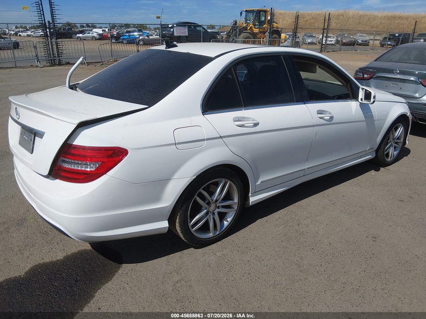 2014 Mercedes-benz C class VIN WDDGF4HB2ER312016 IAAI salvage auction — NORMAL WEAR, Clear (Tennessee), sold $900 on 2026-08-05 (photo 4)