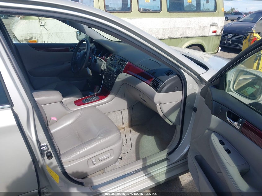 2004 Lexus ES VIN JTHBA30G840015919 IAAI salvage auction — REAR END, Salvage (California), sold $925 on 2026-07-26 (photo 5)