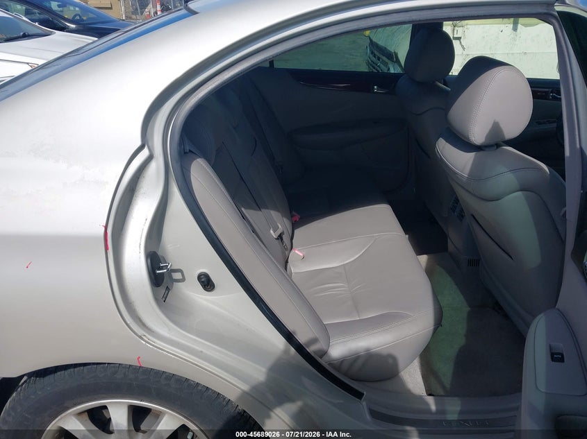 2004 Lexus ES VIN JTHBA30G840015919 IAAI salvage auction — REAR END, Salvage (California), sold $925 on 2026-07-26 (photo 8)