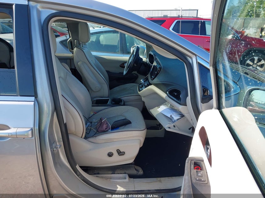 2020 Chrysler Pacifica VIN 2C4RC1GGXLR144138 IAAI salvage auction — WATER/FLOOD, Wait Title, sold $2,450 on 2026-08-27 (photo 5)