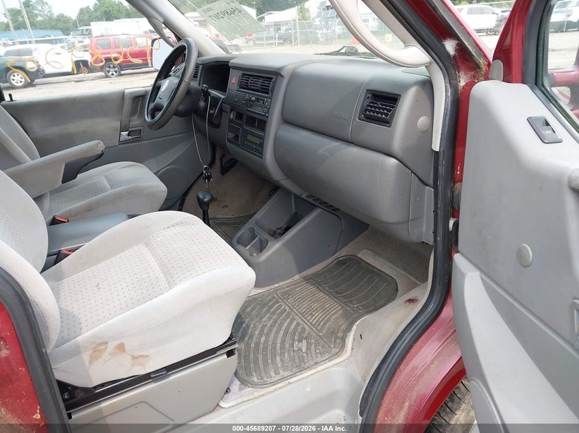 2002 Volkswagen Eurovan VIN WV2MB47022H091884 IAAI salvage auction — NORMAL WEAR, Clear (Virginia), sold $975 on 2026-08-08 (photo 5)