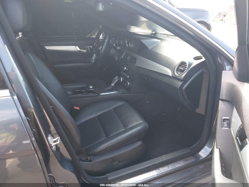 2013 Mercedes-benz C-klasse VIN WDDGF4HB3DR269935 IAAI salvage auction — LEFT FRONT, Salvage Title, sold $1,900 on 2026-08-19 (photo 5)