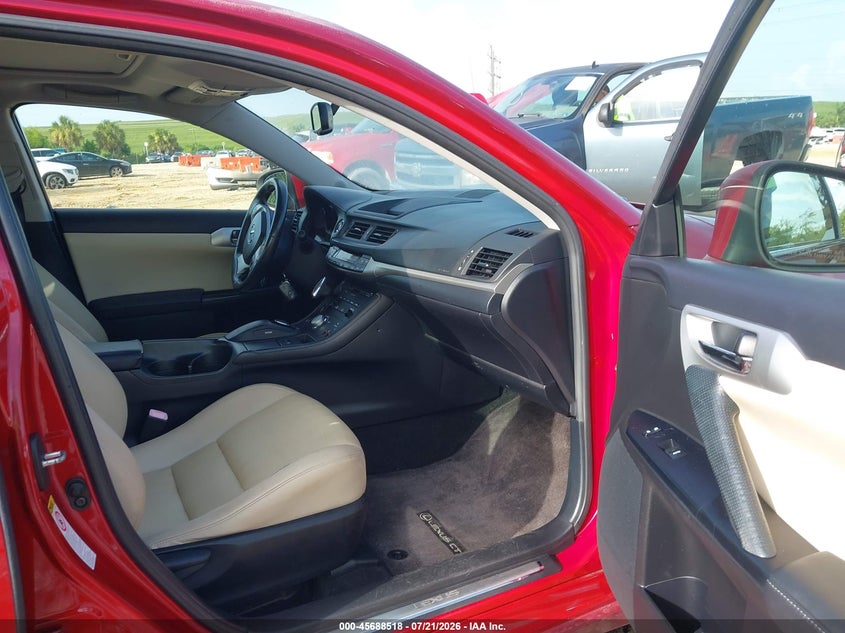 2011 Lexus Ct 200h VIN JTHKD5BH5B2002765 IAAI salvage auction — NORMAL WEAR, Clear (Florida), sold $1,650 on 2026-07-28 (photo 5)