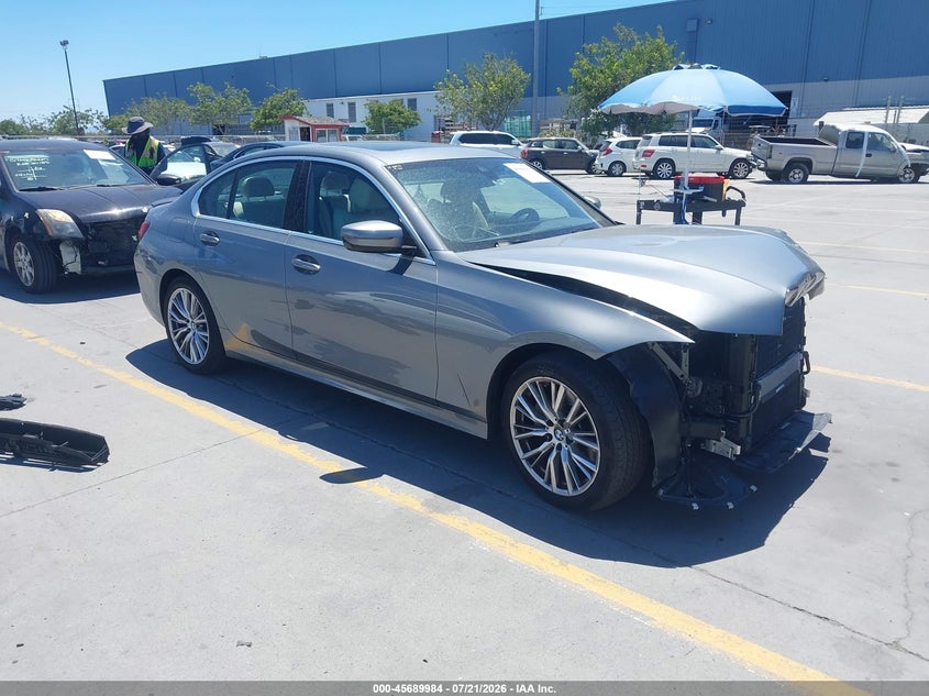 2024 BMW 3er VIN 3MW69FF04R8E71174 IAAI salvage auction — FRONT END, Wait Title, sold $9,700 on 2026-08-24 (photo 1)