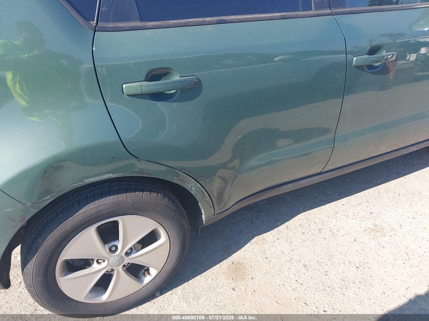 2014 Kia Soul VIN KNDJP3A58E7047853 IAAI salvage auction — NORMAL WEAR, Clear (Washington), sold $25 on 2026-07-29 (photo 6)
