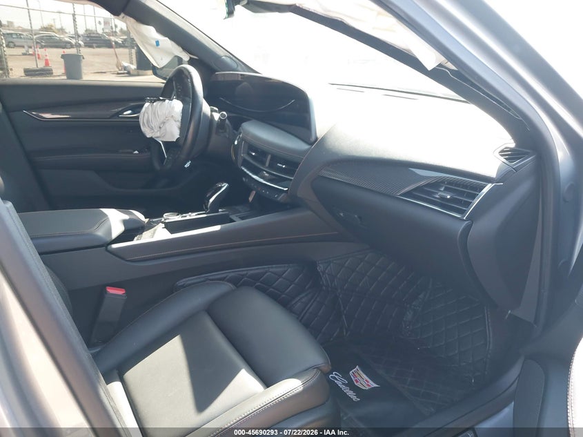 2025 Cadillac Ct5 VIN 1G6DP5RK6S0102133 IAAI salvage auction — RIGHT FRONT, Salvage Title, sold $9,300 on 2026-08-18 (photo 5)