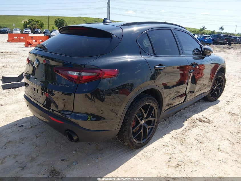 2020 Alfa romeo Stelvio VIN ZASPAJAN9L7C74053 IAAI salvage auction — RIGHT SIDE, Salvage Title, sold $4,650 on 2026-08-20 (photo 4)