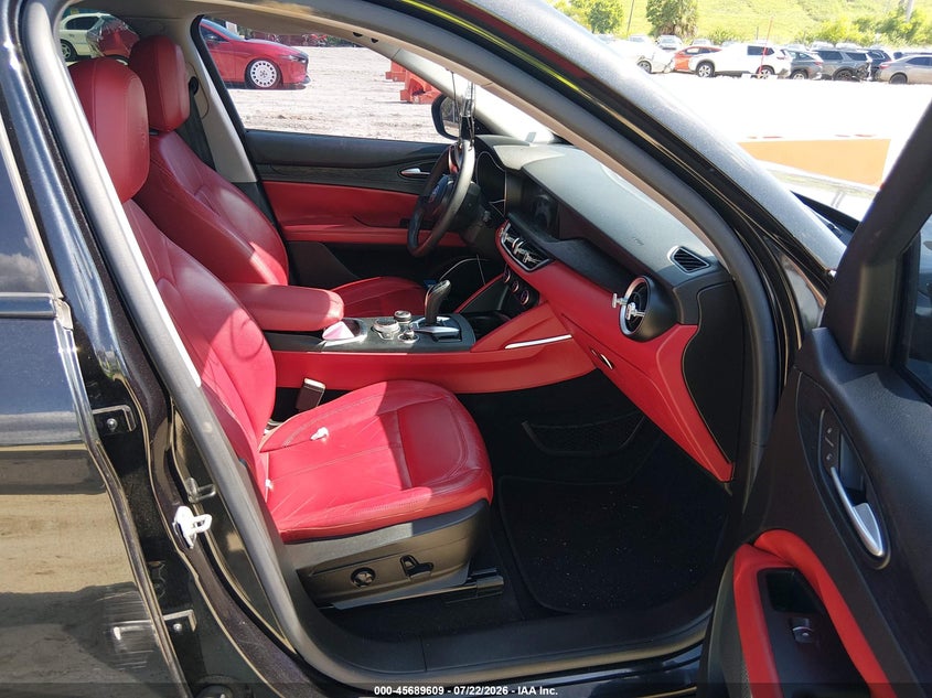 2020 Alfa romeo Stelvio VIN ZASPAJAN9L7C74053 IAAI salvage auction — RIGHT SIDE, Salvage Title, sold $4,650 on 2026-08-20 (photo 5)
