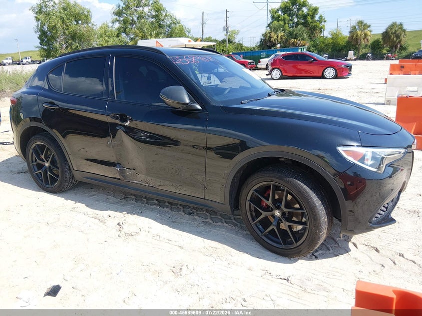 2020 Alfa romeo Stelvio VIN ZASPAJAN9L7C74053 IAAI salvage auction — RIGHT SIDE, Salvage Title, sold $4,650 on 2026-08-20 (photo 6)