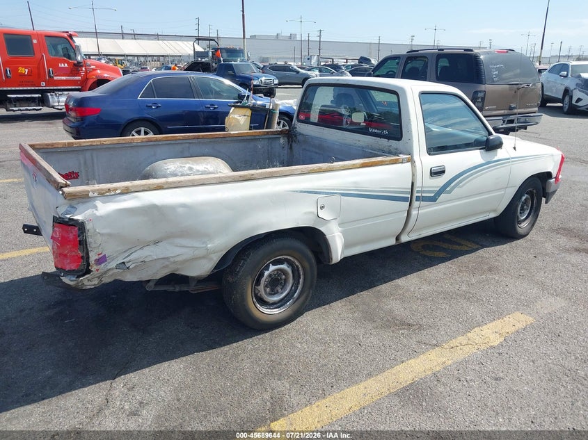 1989 Toyota Pickup VIN JT4VN82D7K5000346 IAAI salvage auction — NORMAL WEAR, Clear - Dealer Only (California), sold $325 on 2026-07-28 (photo 4)