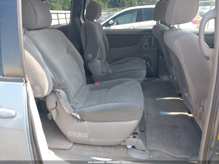 2005 Toyota Sienna VIN 5TDBA23C45S049178 IAAI salvage auction — NORMAL WEAR, Clear (Illinois), sold $650 on 2026-07-29 (photo 8)