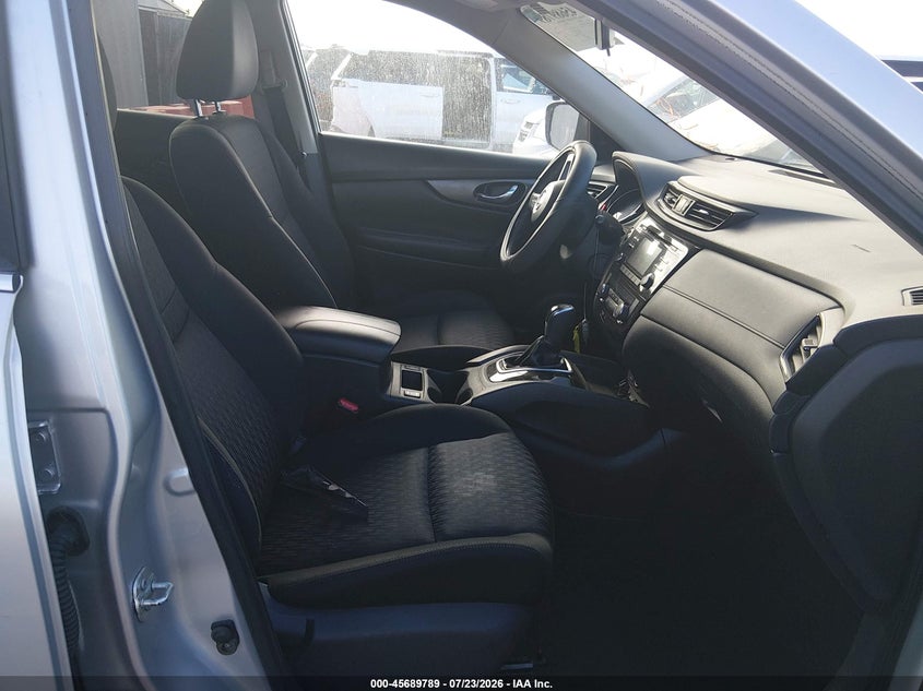 2017 Nissan Rogue VIN KNMAT2MT9HP601860 IAAI salvage auction — RIGHT FRONT, Salvage Title, sold $700 on 2026-10-02 (photo 5)