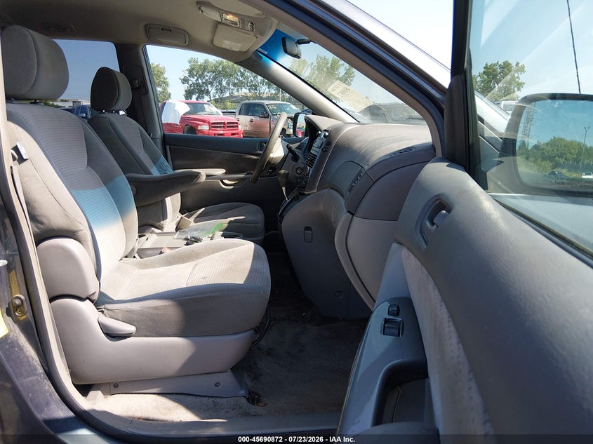 2006 Toyota Sienna VIN 5TDZA23C56S513854 IAAI salvage auction — NORMAL WEAR, Clear (Illinois), sold $550 on 2026-07-29 (photo 5)