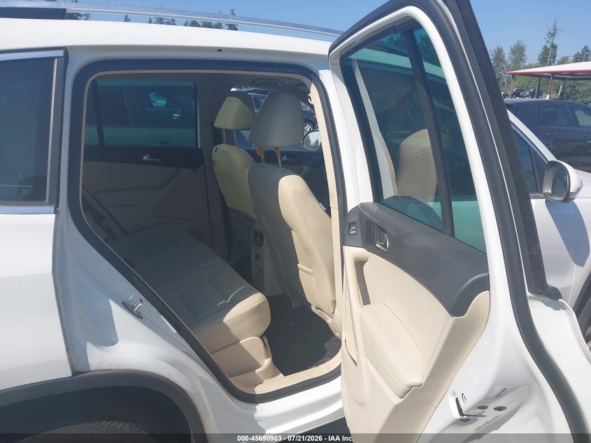 2017 Volkswagen Tiguan VIN WVGSV7AX8HW503813 IAAI salvage auction — NORMAL WEAR, Clear (Washington), sold $1,500 on 2026-08-05 (photo 8)