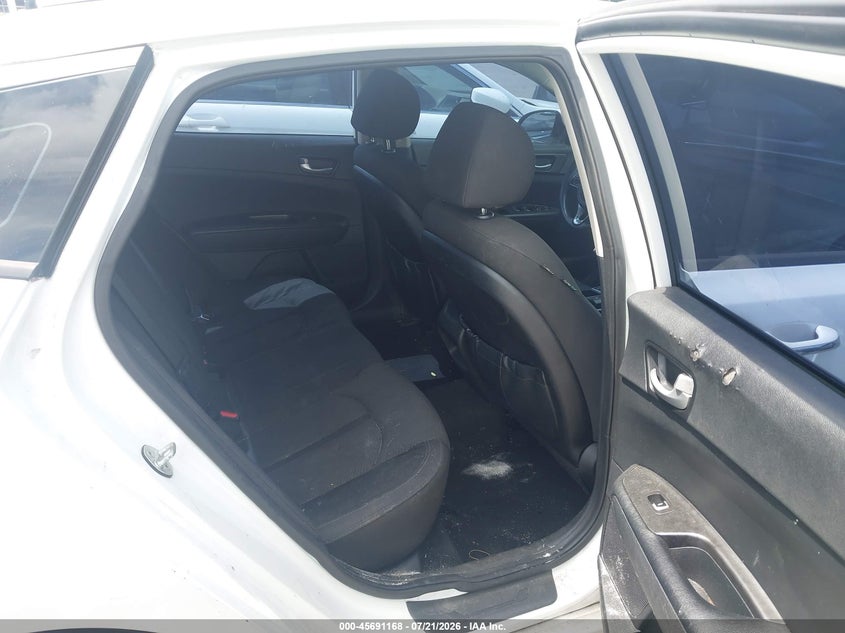 2017 Kia Optima VIN 5XXGT4L35HG154202 IAAI salvage auction — NORMAL WEAR, Salvage Title, sold $25 on 2026-07-27 (photo 8)
