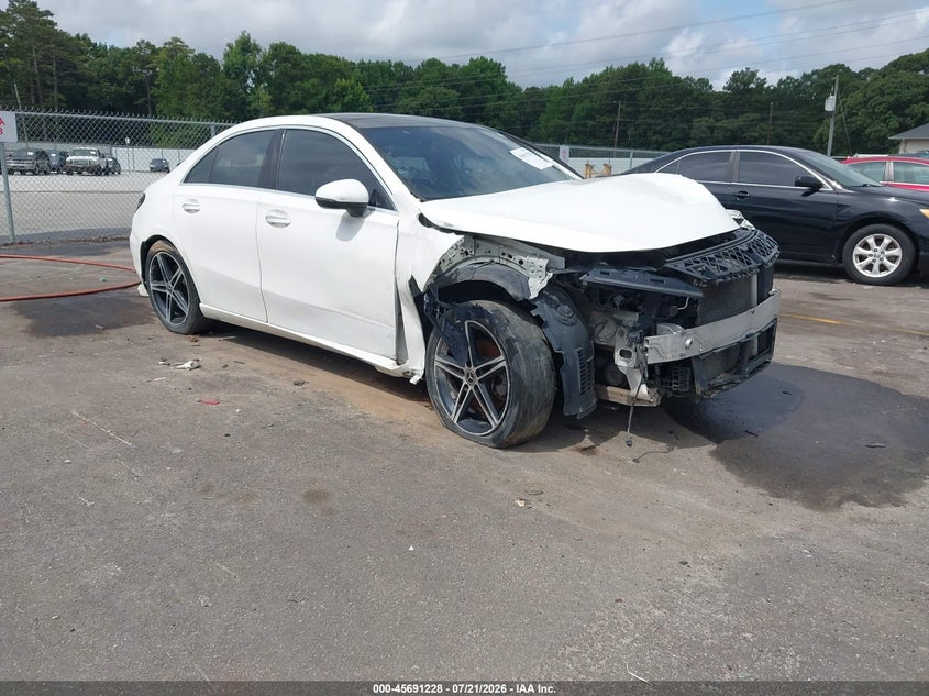 2019 Mercedes-benz A-klasse VIN WDD3G4FB9KW032444 IAAI salvage auction — FRONT & REAR, Clear (Georgia), sold $3,000 on 2026-08-05 (photo 1)
