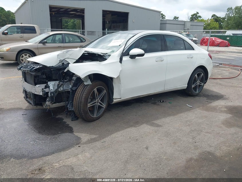 2019 Mercedes-benz A-klasse VIN WDD3G4FB9KW032444 IAAI salvage auction — FRONT & REAR, Clear (Georgia), sold $3,000 on 2026-08-05 (photo 2)