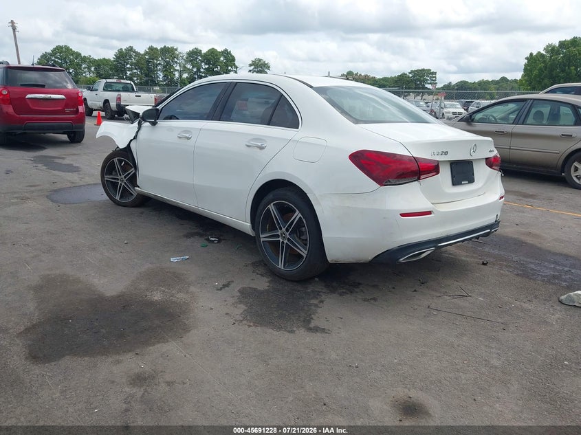 2019 Mercedes-benz A-klasse VIN WDD3G4FB9KW032444 IAAI salvage auction — FRONT & REAR, Clear (Georgia), sold $3,000 on 2026-08-05 (photo 3)