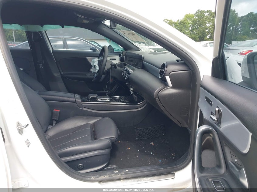 2019 Mercedes-benz A-klasse VIN WDD3G4FB9KW032444 IAAI salvage auction — FRONT & REAR, Clear (Georgia), sold $3,000 on 2026-08-05 (photo 5)