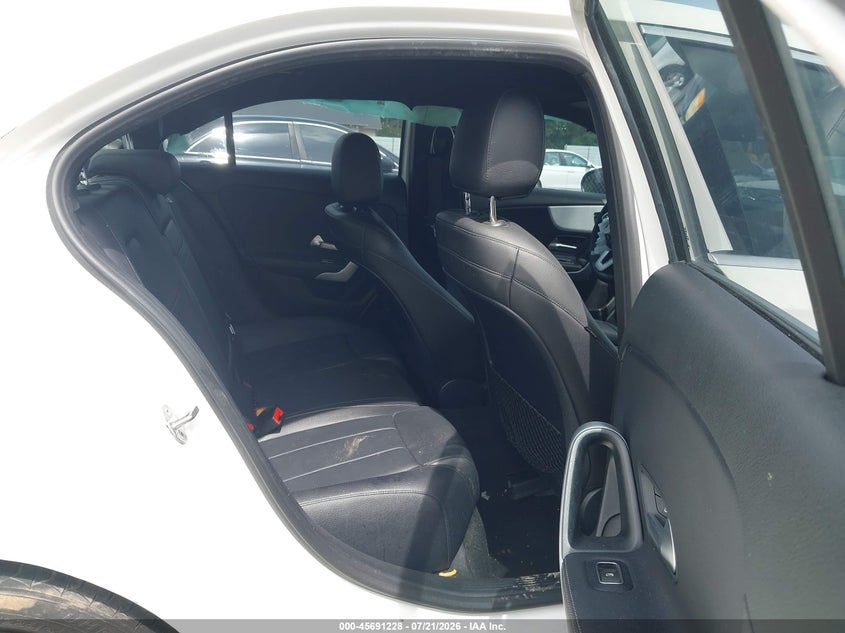 2019 Mercedes-benz A-klasse VIN WDD3G4FB9KW032444 IAAI salvage auction — FRONT & REAR, Clear (Georgia), sold $3,000 on 2026-08-05 (photo 8)