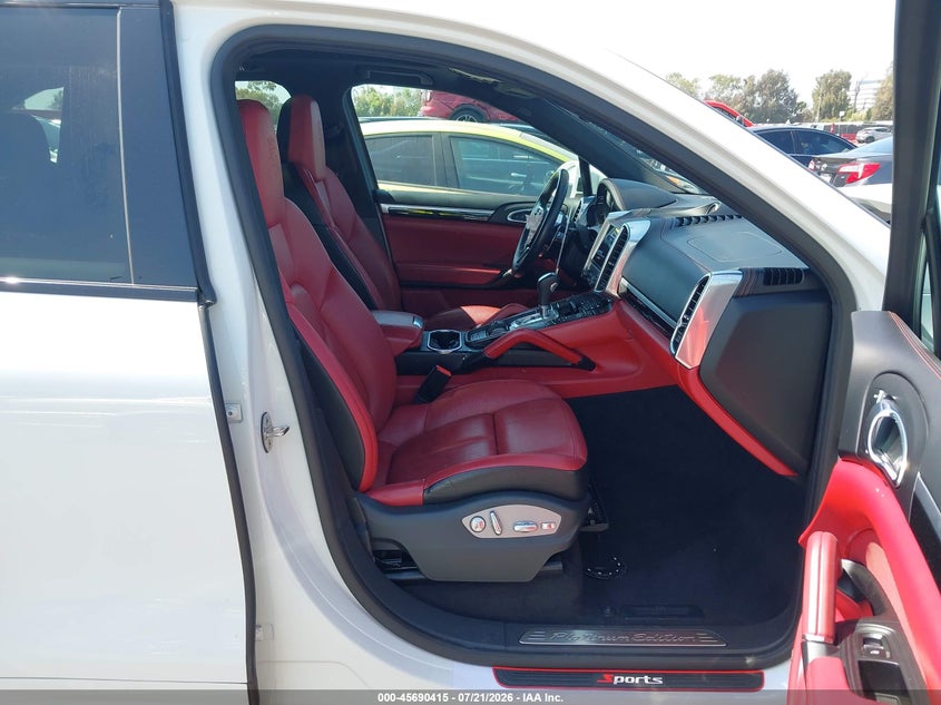 2018 Porsche Cayenne VIN WP1AA2A21JKA02888 IAAI salvage auction — NORMAL WEAR, Salvage Title, sold $9,300 on 2026-08-06 (photo 5)
