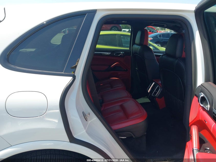2018 Porsche Cayenne VIN WP1AA2A21JKA02888 IAAI salvage auction — NORMAL WEAR, Salvage Title, sold $9,300 on 2026-08-06 (photo 8)