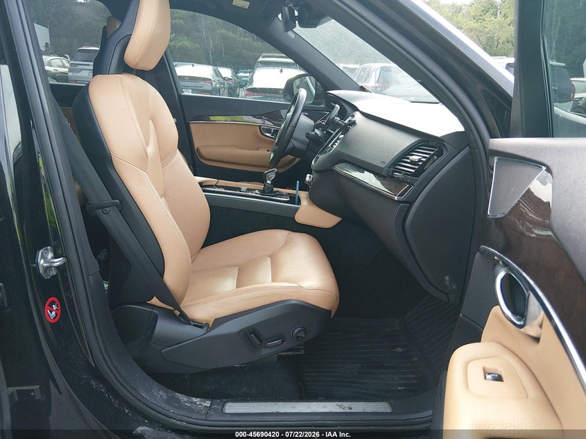 2016 Volvo Xc90 VIN YV4A22PK9G1036885 IAAI salvage auction — NORMAL WEAR, Clear (Massachusetts), sold $5,025 on 2026-08-04 (photo 5)