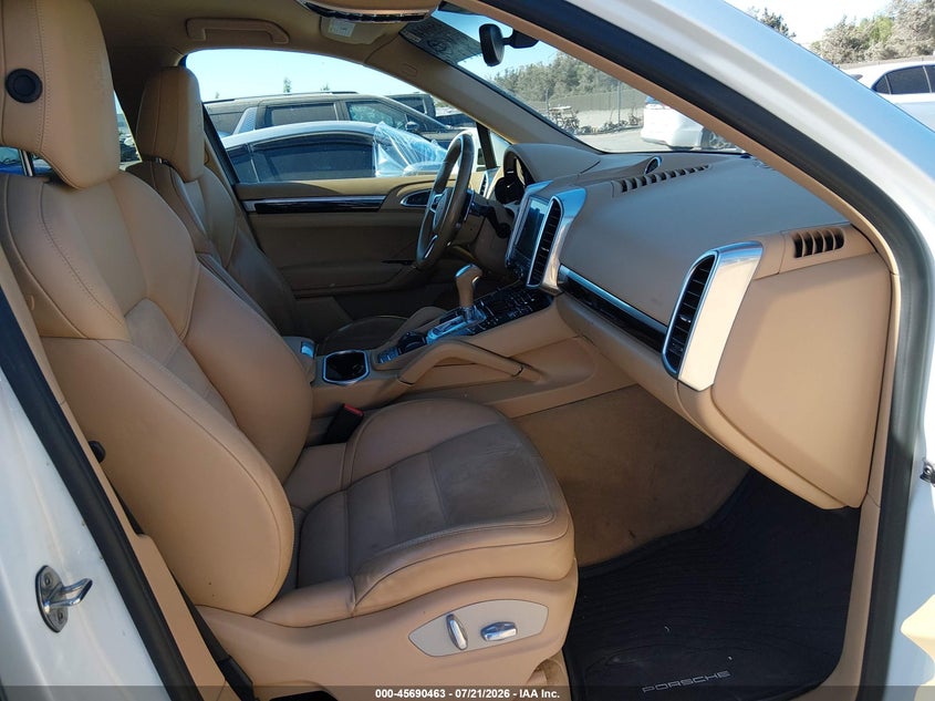 2017 Porsche Cayenne VIN WP1AA2A27HKA84264 IAAI salvage auction — LEFT SIDE, Wait Title, sold $8,800 on 2026-09-14 (photo 5)